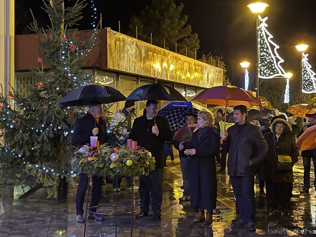 Betlehemi szárnyas oltárt nyitottunk 22